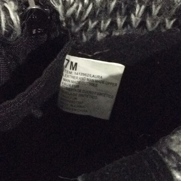 Size 7  Khombu "Laura" Black Ankle Booties - Suede Winter/Snow Boots - Picture 5 of 8